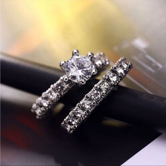 Gorgeous! 2-Piece Diamond CZ Ring Set New in Gift Box - Picture 4 of 10